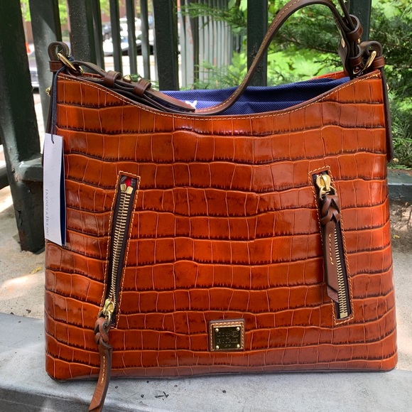 Dooney & Bourke Handbags - Authentic DOONEY & BOURKE Leather shoulder bag❤️